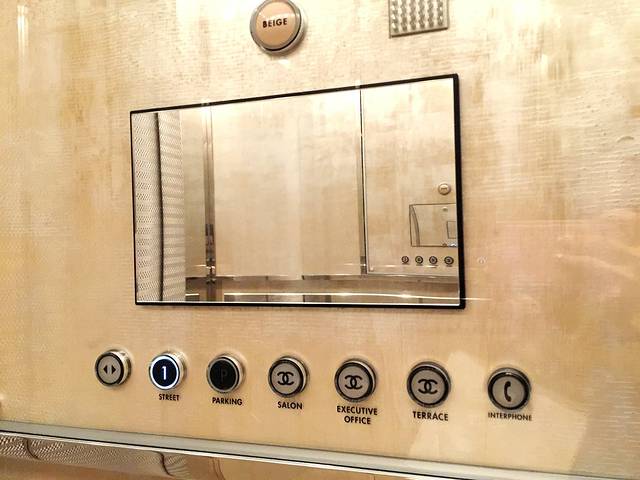 Beige Alain Ducasse Tokyo