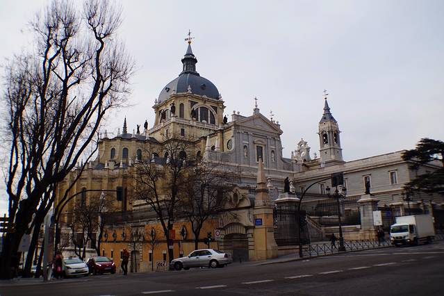 阿尔穆德娜大教堂