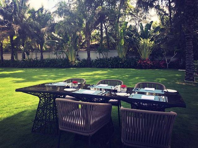 金茂三亚亚龙湾丽思卡尔顿酒店·海边西餐厅·海鲜烧烤·现场乐队·浪漫海景