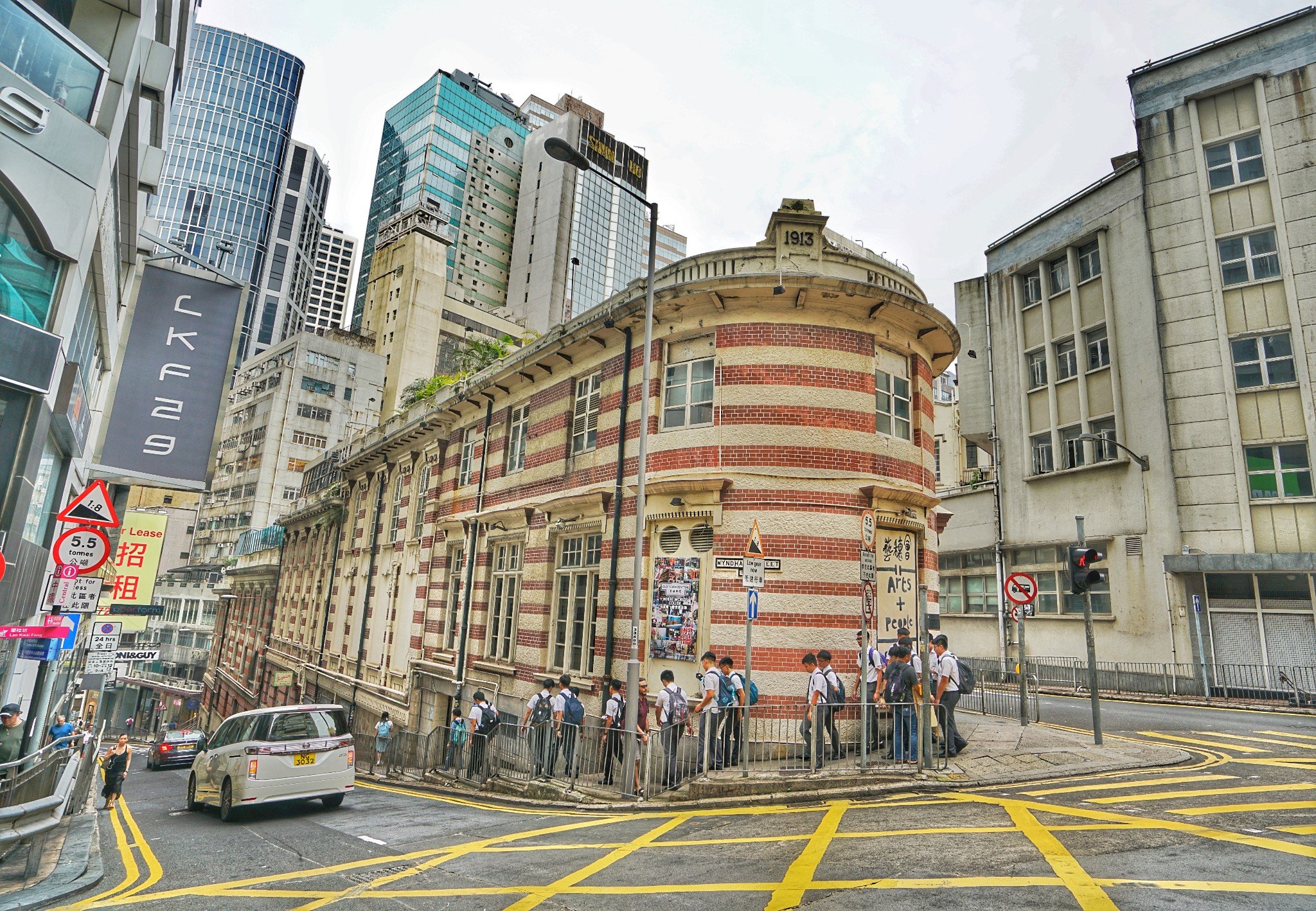 煤气灯街,路过这个三层洋楼,总会不自觉的把眼光投向它,这就是艺穗会