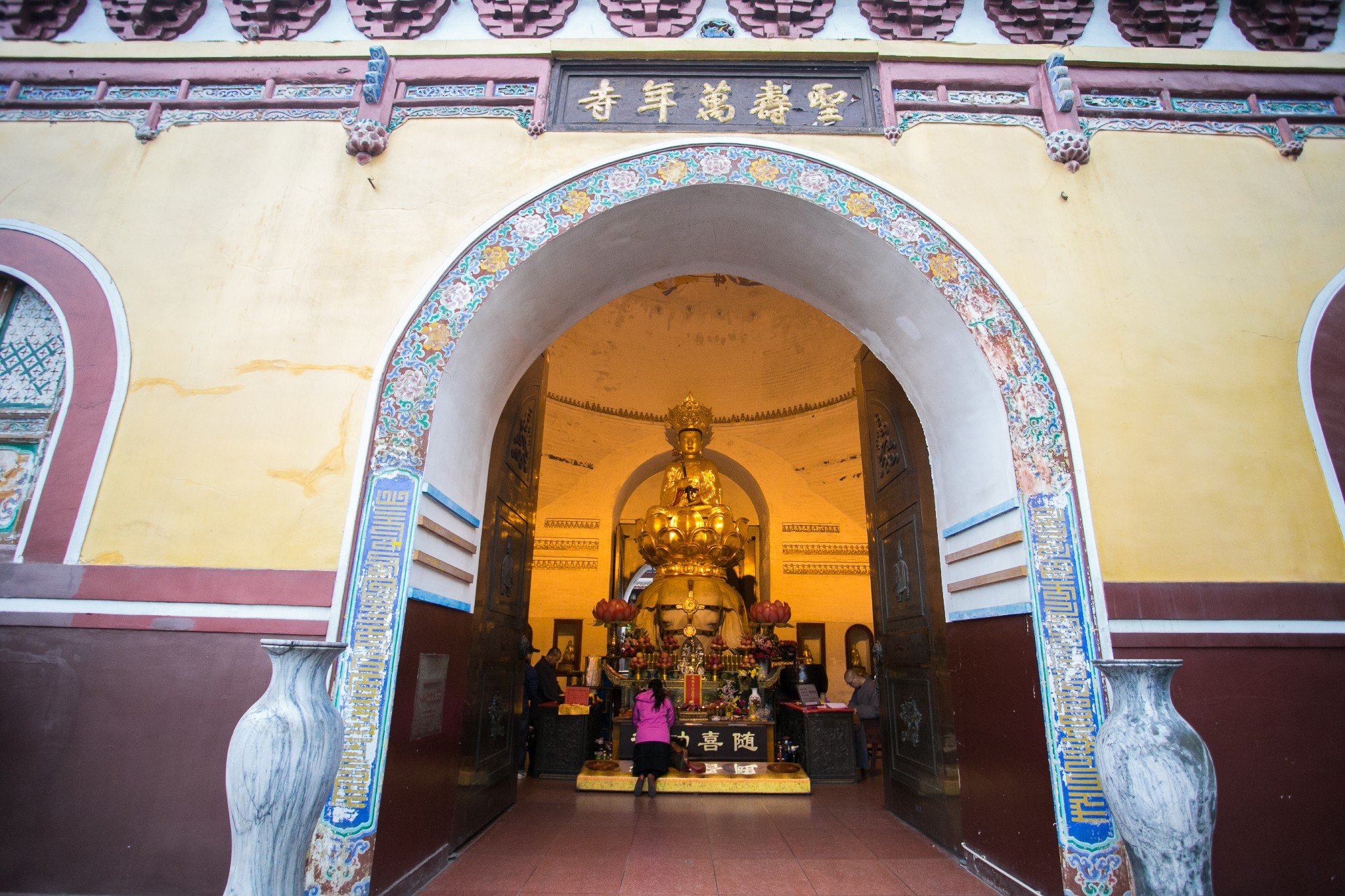 《人间四月天,初春峨眉之旅》中提到的 万年寺 攻略