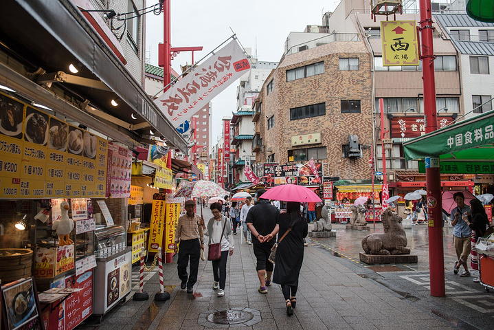 从jr·阪神元町站往南步行约5分.从阪急三宫站往南西步行约10分.