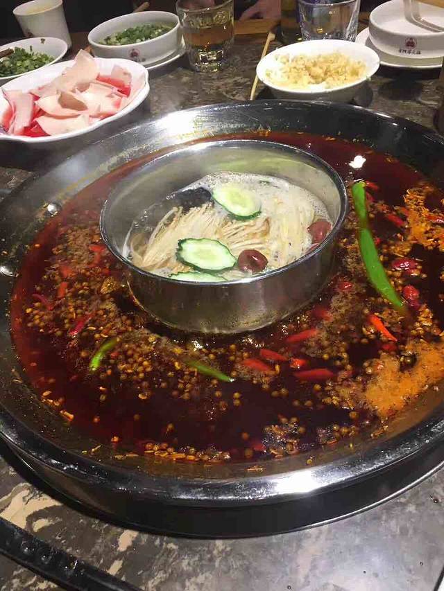 火锅摆在川西坝子(茶店子直营店)