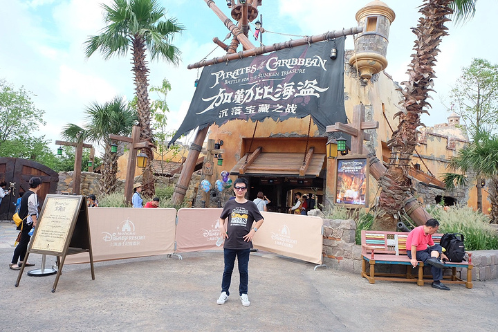 同样也是裸眼4D全息环绕效果,仿佛置身其中,效