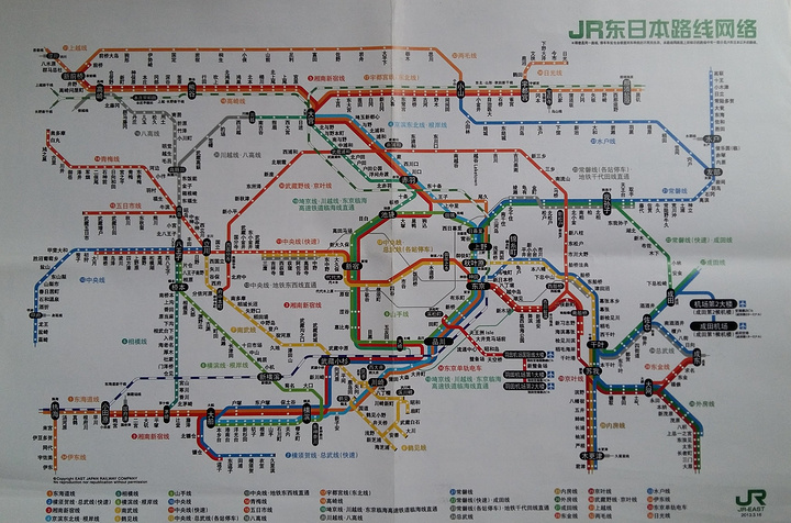 进了东京站,错综复杂.看来下面的地图就能感受到其复杂程度.