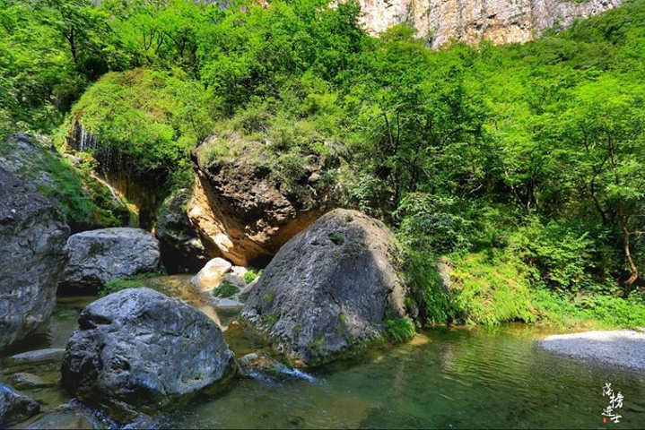 这是云台山最有特色的地貌类型瓮谷云台山特殊的地质地貌特称也成为了