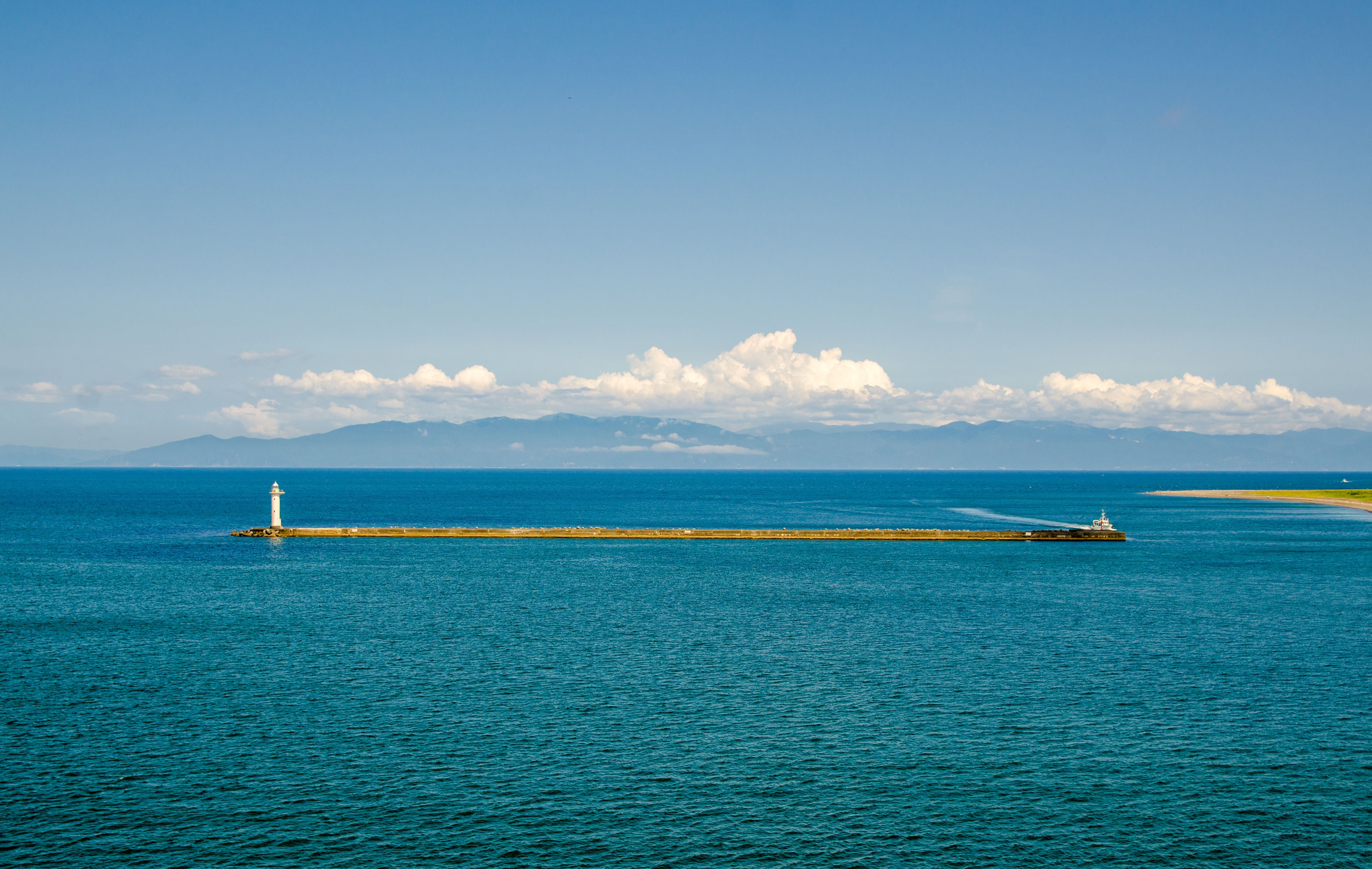 《东京的日与夜,还有处女星号甲板上等风来的你》中提到的 清水港