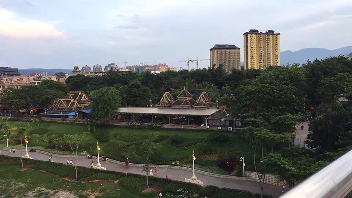 2017_江边夜市小吃街评论