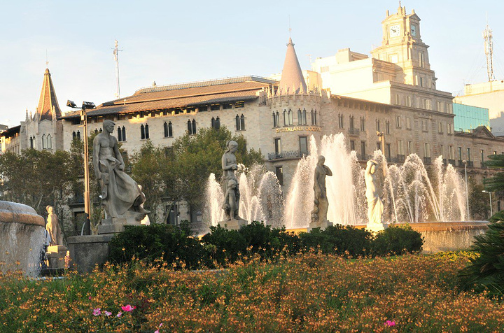 加泰罗利亚广场pl catalunya.