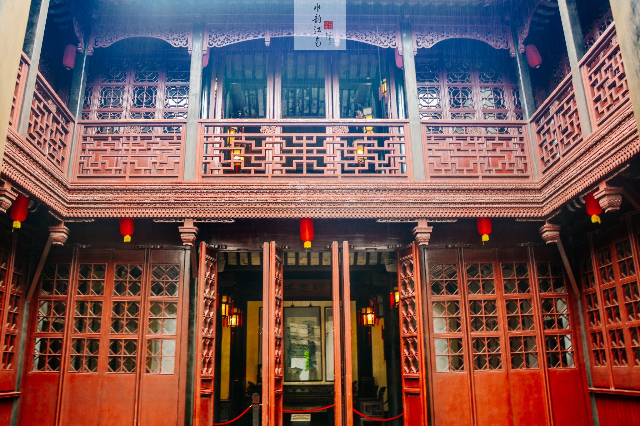 我直接走进嘉荫堂参观这里是一座仿明建筑相比而言更充满书卷气息隐含