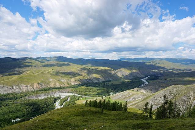 中哈边界大峡谷