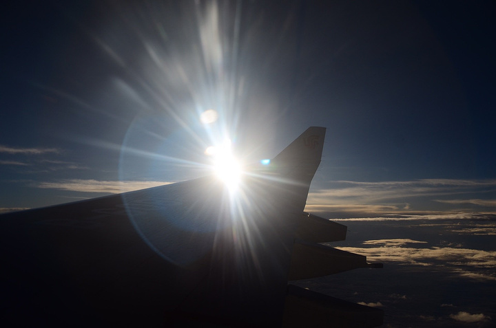 收了入境卡,在护照贴个二维码就好了,如此eas