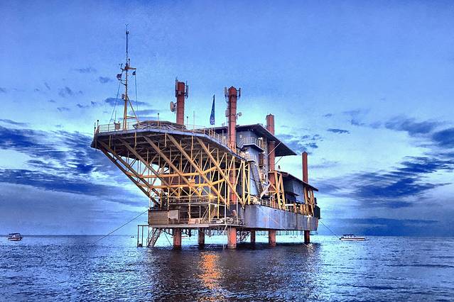 钻井平台潜水中心