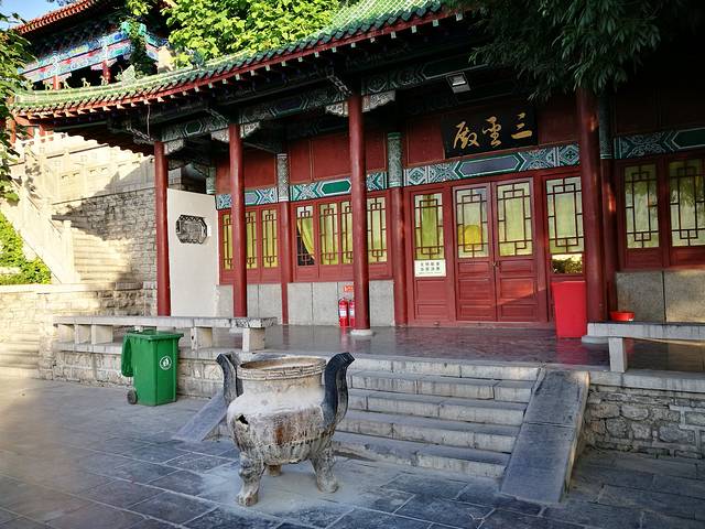 三圣殿