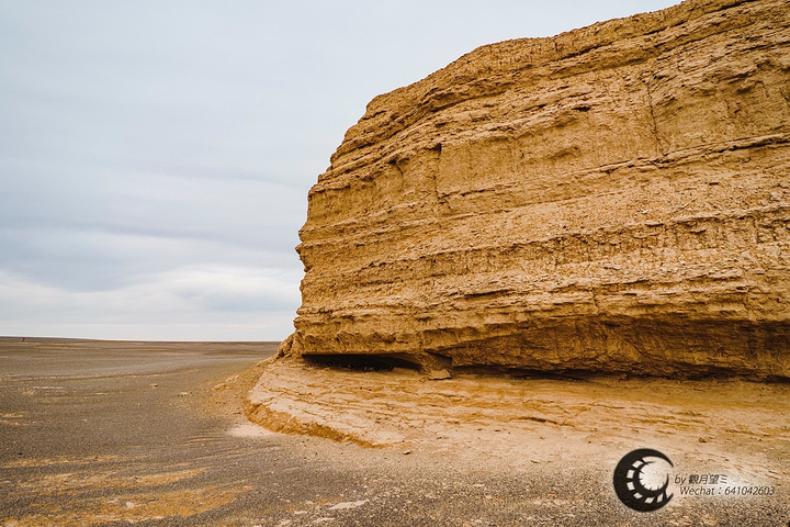 雅丹景区供旅客参观的最深处是一个被命名为西海舰队的土丘阵排山倒海