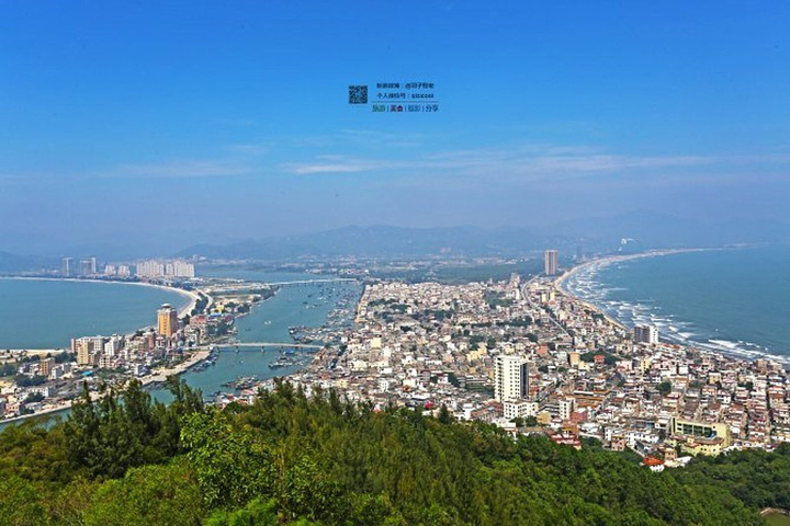 2024...是双月湾附近的重要枢纽,夜景很漂亮,边上的暗街是最繁华夜街,最地道小吃都在这里,海鲜也实惠便宜_双月湾-评论-去哪儿攻略