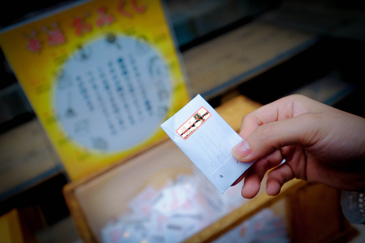 鲷鱼在日本有着很好的寓意所求的纸签置于木质鲷鱼体内而求签的方法则