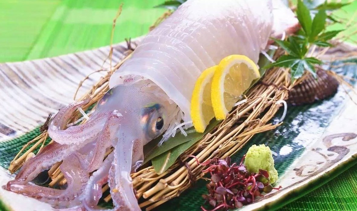 活剐乌贼,太残忍了!但是…老板,再来一份!