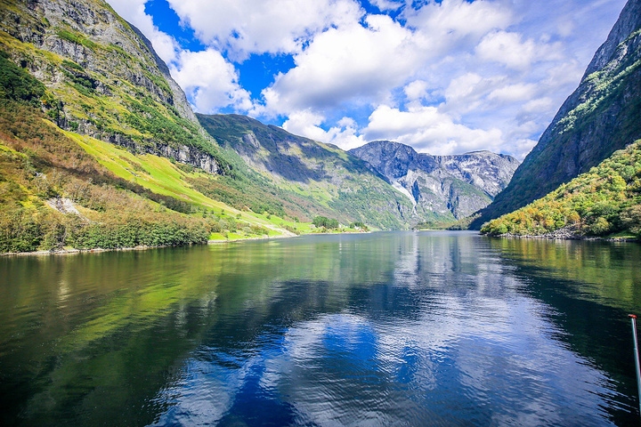 船上风大,且在山的背阴处,特别地刺骨_松恩峡湾"的评论图片