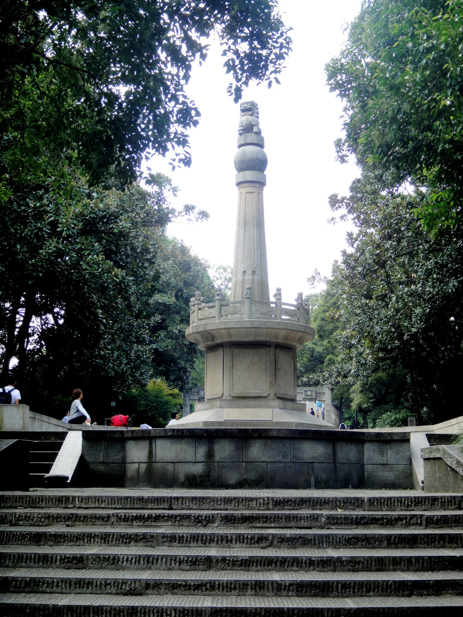 崇烈塔这个免费的天心公园确实没什么看,还是进去要钱的天心阁看看吧