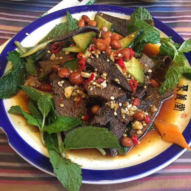 阿大妈腊排骨火锅(木府店)