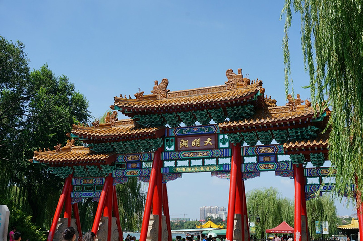 1,大明湖景区门票:免费在里面打着伞感觉就不是特别方便,但是太阳还是