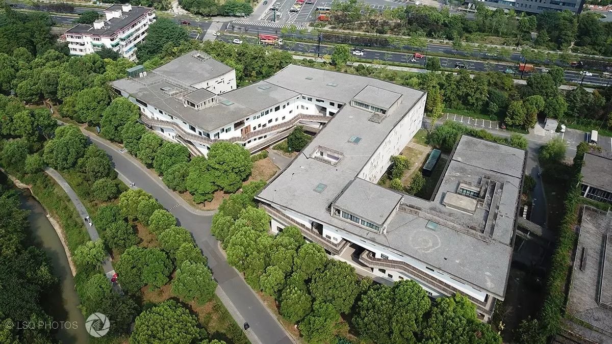 用完午餐略作小憩,下午的目标中国美术学院 象山校区!