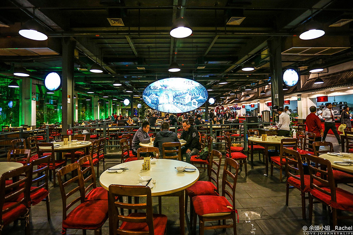 天一角是一家以经营温州小吃为主的餐饮名店,汇聚了几乎温州各个地方