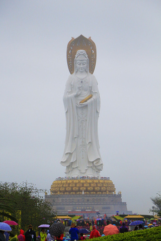 海上观音被誉为"天下上最大的海上金属雕像",也是世界上最高的观音站