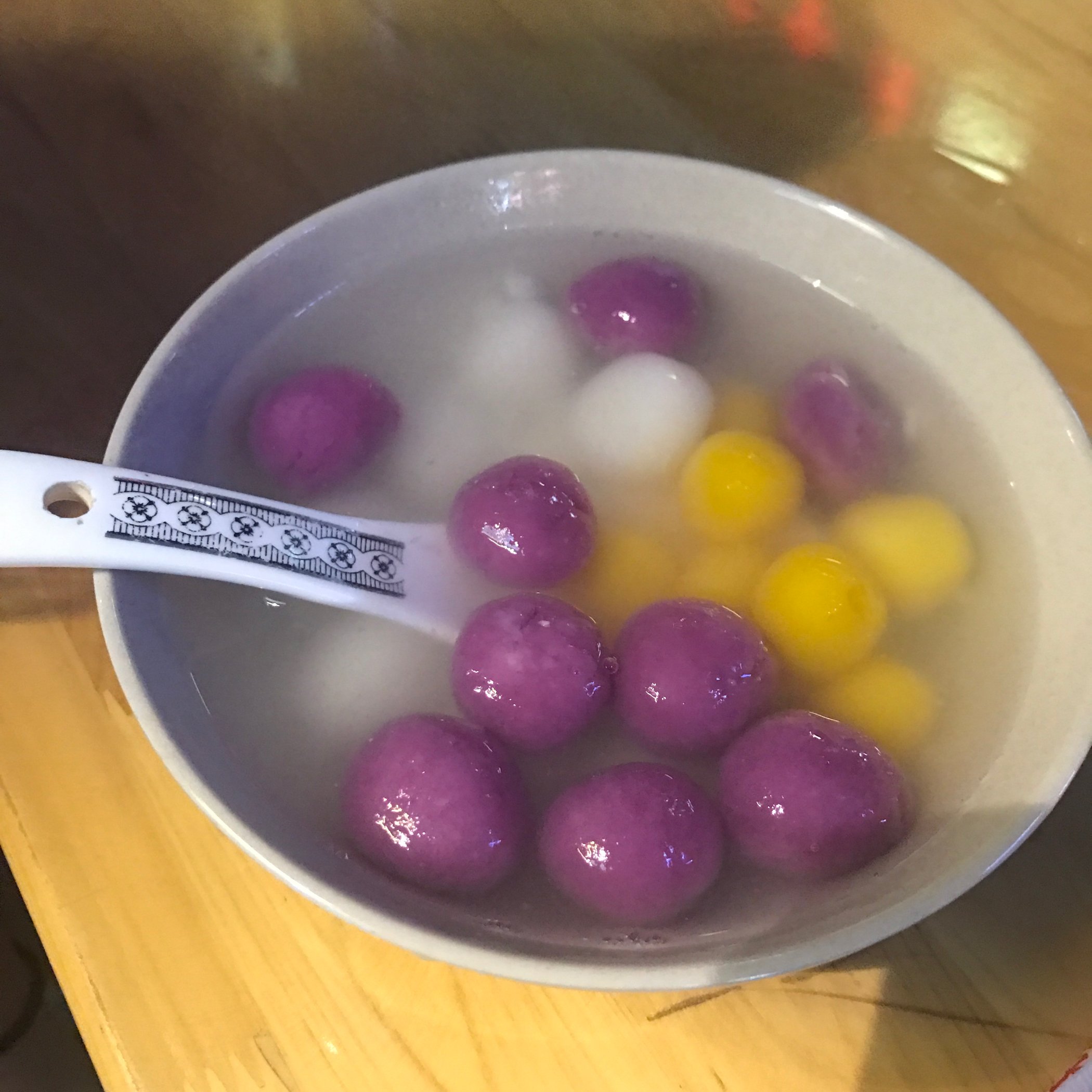 女儿城的酒酿,现在都还惦记着呢这个忘记叫啥了,还蛮好吃的三色汤圆