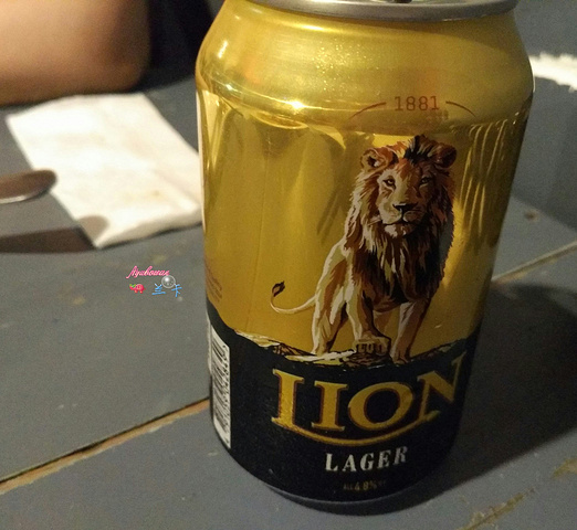 晚上"小红屋中餐",100多块钱的蒜蓉蒸龙虾,搭配狮牌啤酒,终于涌起了吃