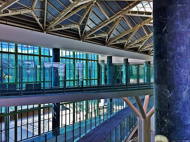 阿德南·曼德列斯机场