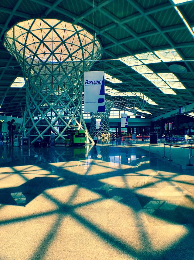 阿德南·曼德列斯机场