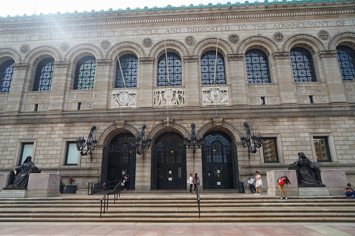 "4.周边景区推荐：波士顿公园、自由之路都在这里附近，这个马塞诸塞州议会大厦也算是自由之路的一个景点_波士顿公共图书馆"的评论图片