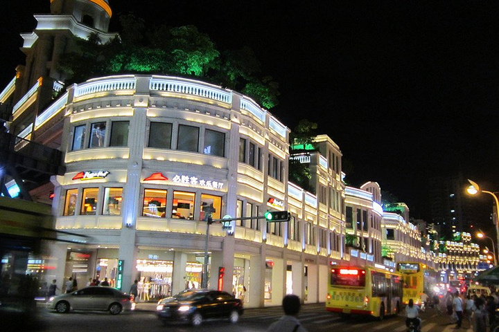 放几张2013年中山路的夜景.