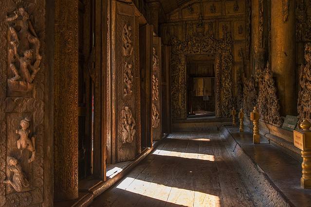 金色宫殿僧院  (Shwenandaw Kyaung)