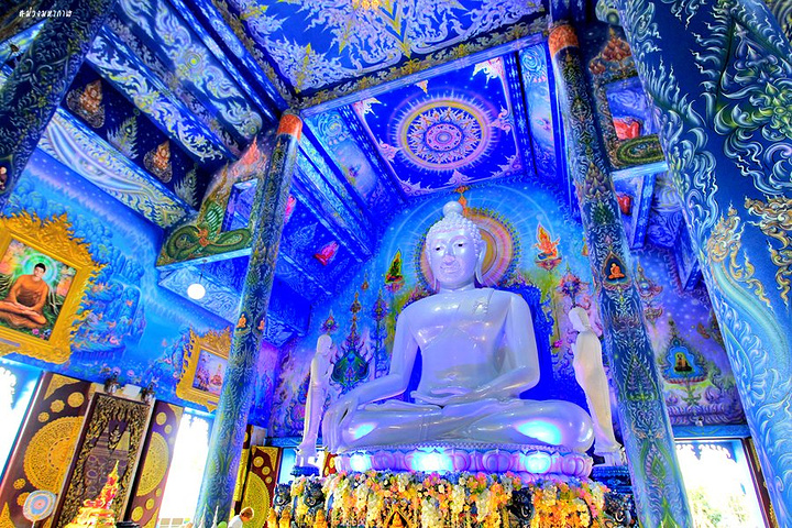 21清莱蓝庙不是清迈蓝庙 清莱蓝庙叫wat Rong Suea Ten 是由白庙主人的徒弟设计建造的 清莱蓝庙 评论 去哪儿攻略