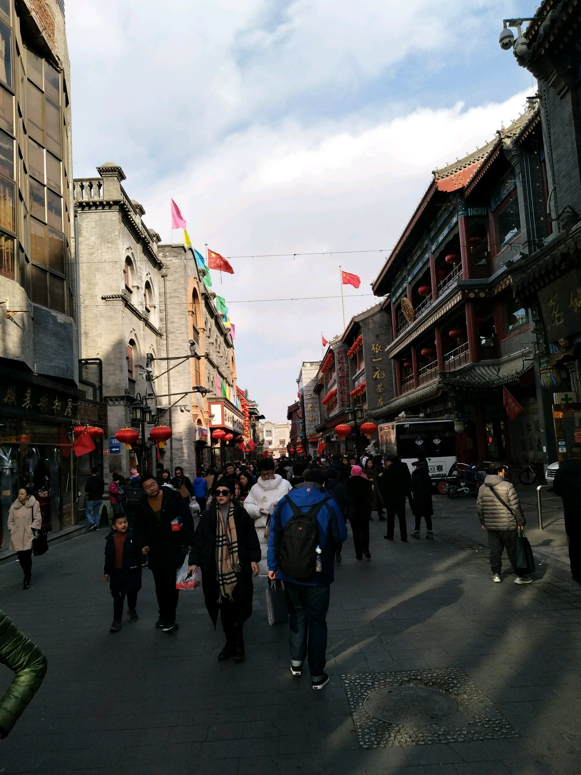 大栅栏,是北京市前门外一条著名的商业街.