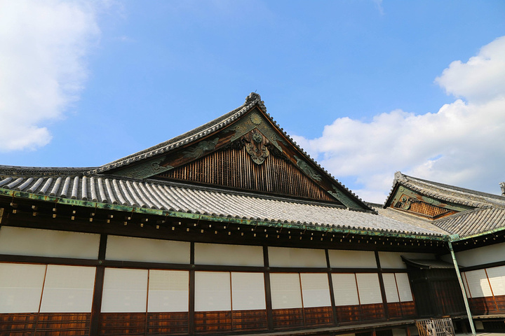 21下一站是个京都特别有名的景点 二条城 另外宽敞的日式房间里面有很多精美的壁画 进入二之丸殿前需要脱鞋 二条城 评论 去哪儿攻略