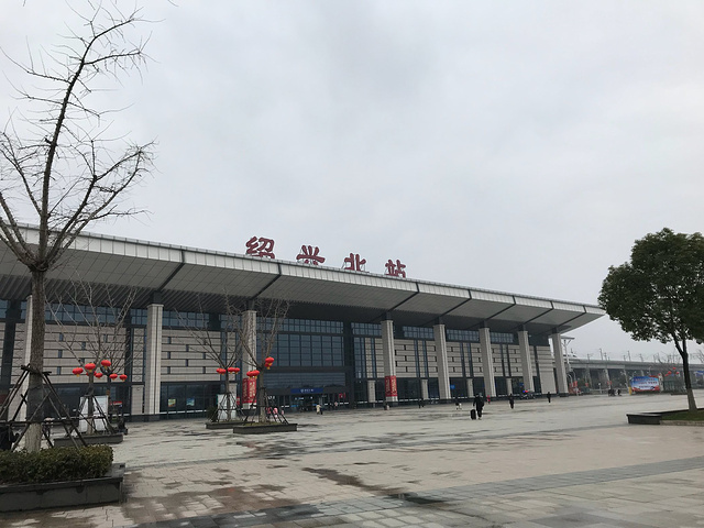 在绍兴住宿特意选择了鲁迅故居附近,因为沈园