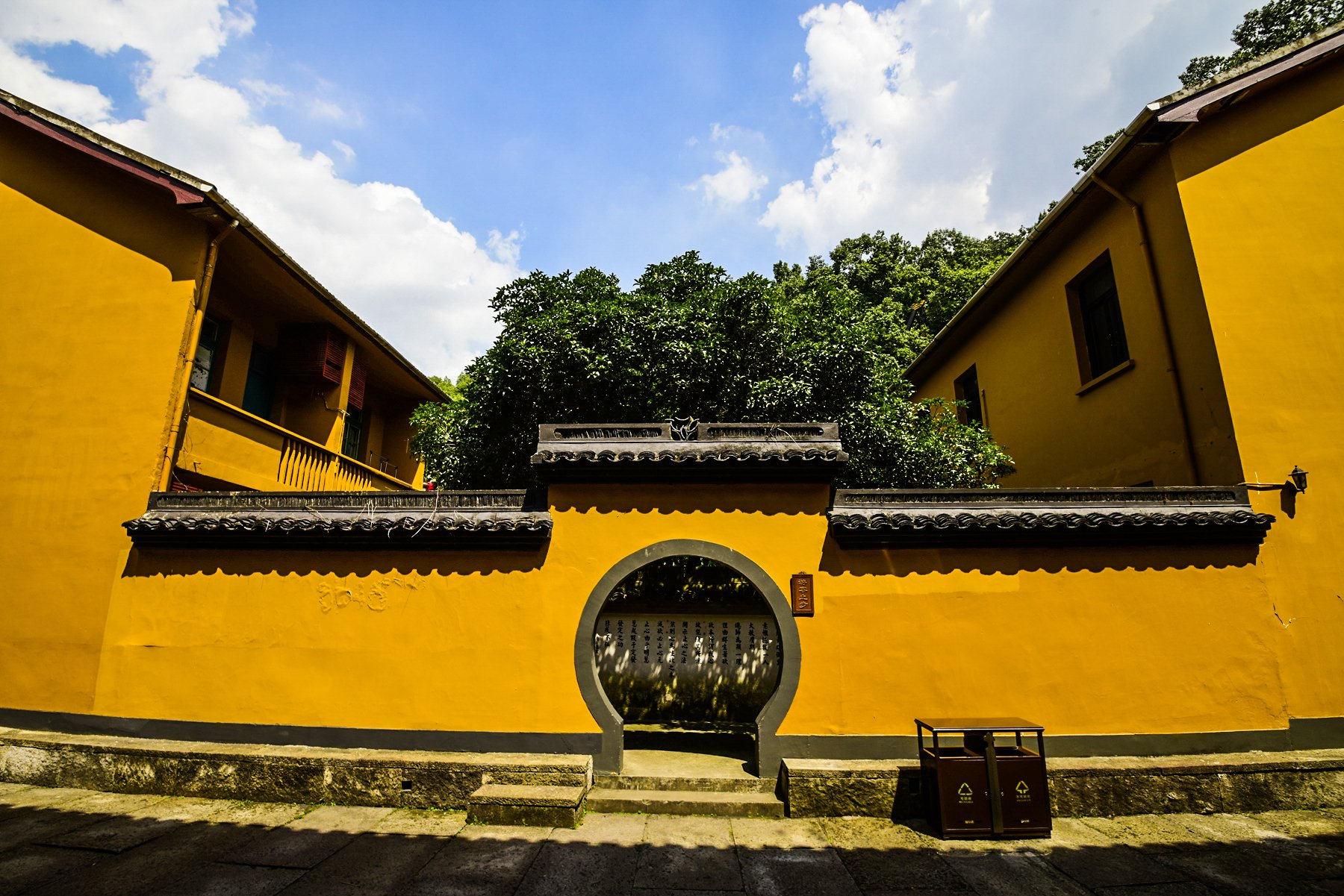 净慈寺,也是西湖景区一处历史古迹了