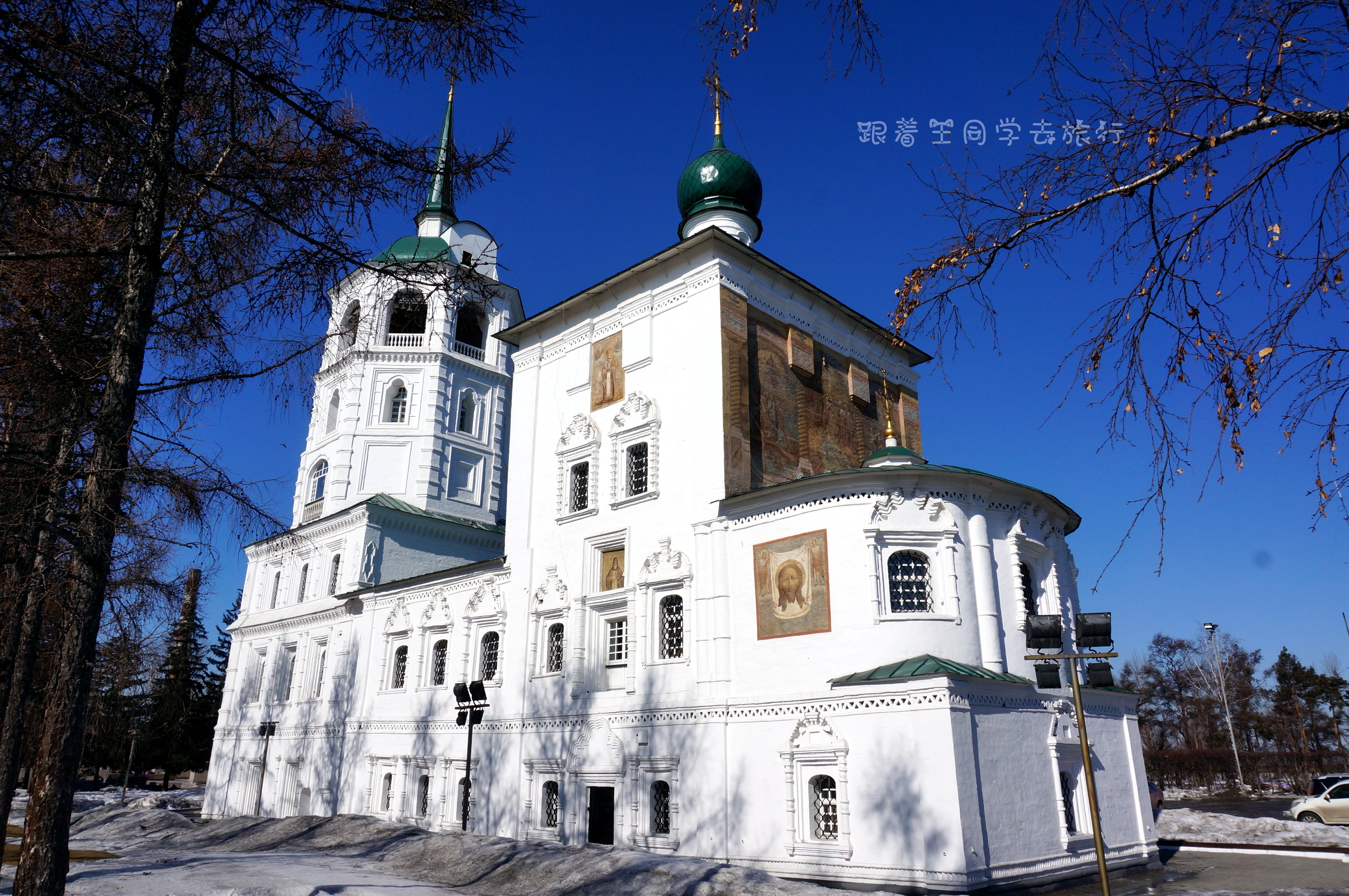 我有点懵,因为一上来我看到的是"斯帕斯卡娅教堂旁的小教堂"的简介,又