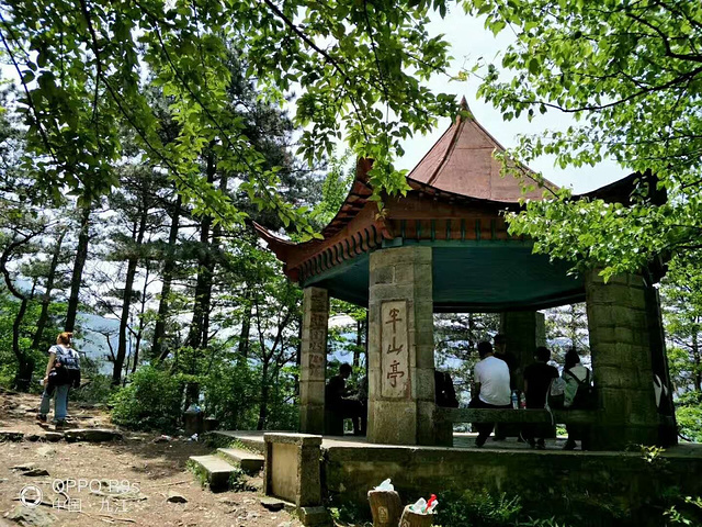 半山亭,寓意应该爬到一半了.