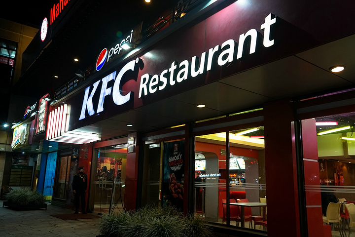 梦想花园向西百米就是大名鼎鼎的泰米尔区了,相信每一个到尼泊尔旅行