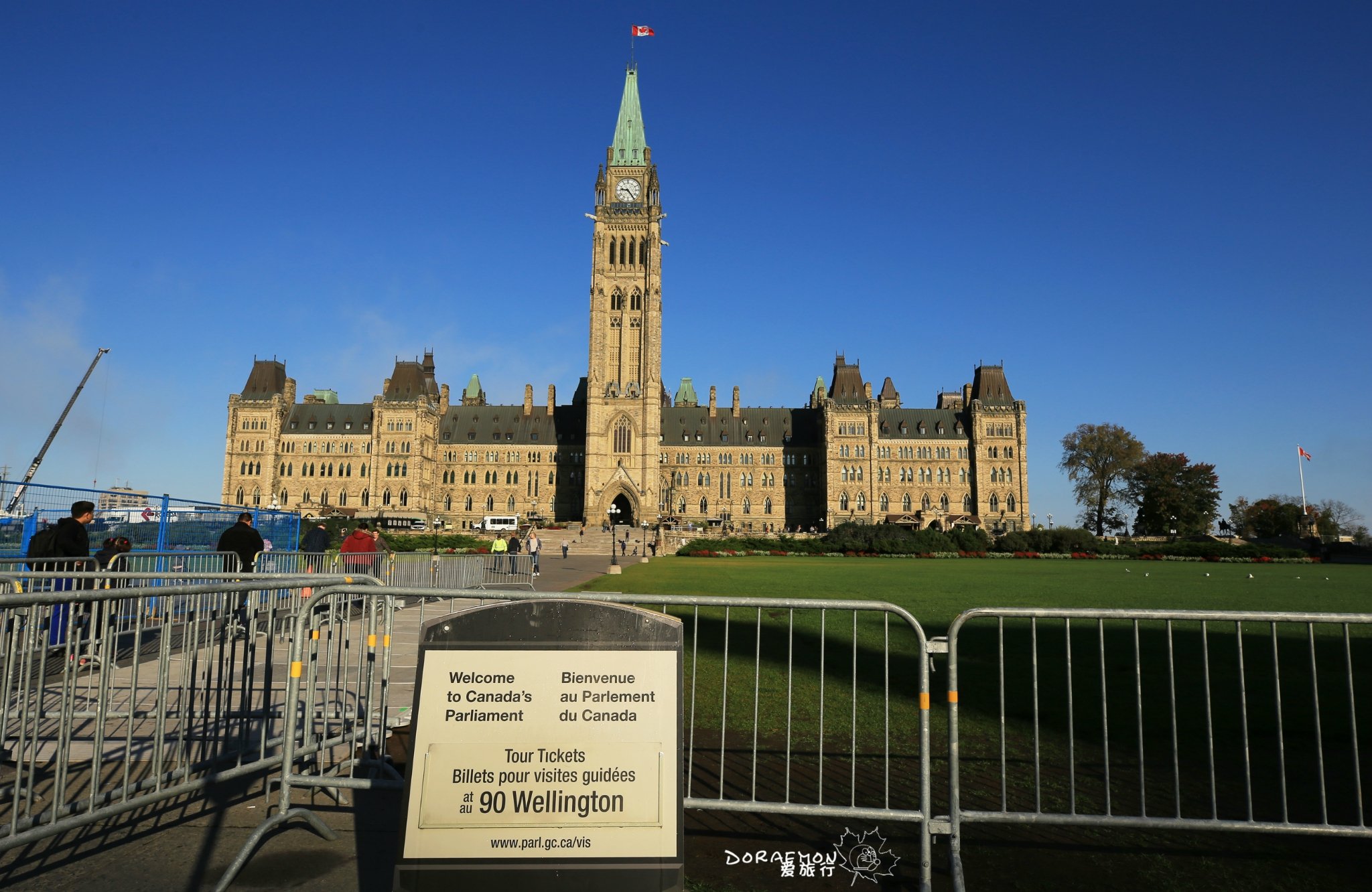 是渥太华最高的建筑之一,可以搭乘电梯到达和平塔顶部,俯瞰整个渥太华