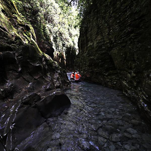 屏山峡谷在哪个地方 0202a18945e999b5.jpg_600x600x70_27cb4704.jpg