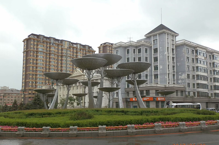 北安市标志性建筑,众星捧月.