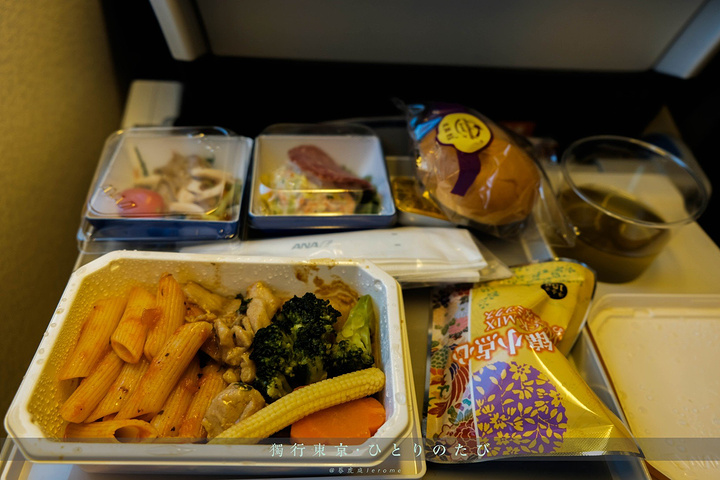 伴着 东京 上空的低气压,NH962航班降落在 东