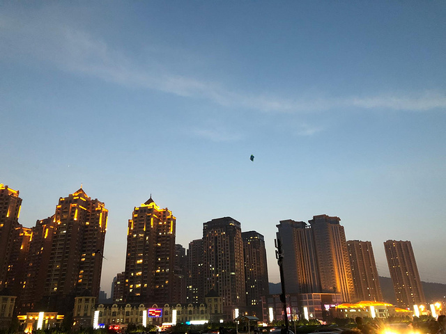 "{观赏星海夜景绝佳之地} 来过星海几十次以后，发现了几个观赏星海夜景的绝佳之处。星海公园的游乐设施_星海广场"的评论图片