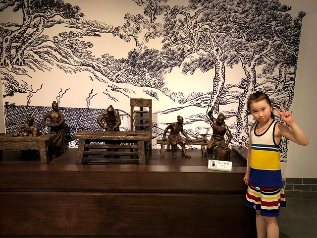 "...建筑设计比较有意思，融合现代与徽派艺术于一体，名人贤士的展示内容相对较多，整体参观时间约一小时_绩溪博物馆"的评论图片